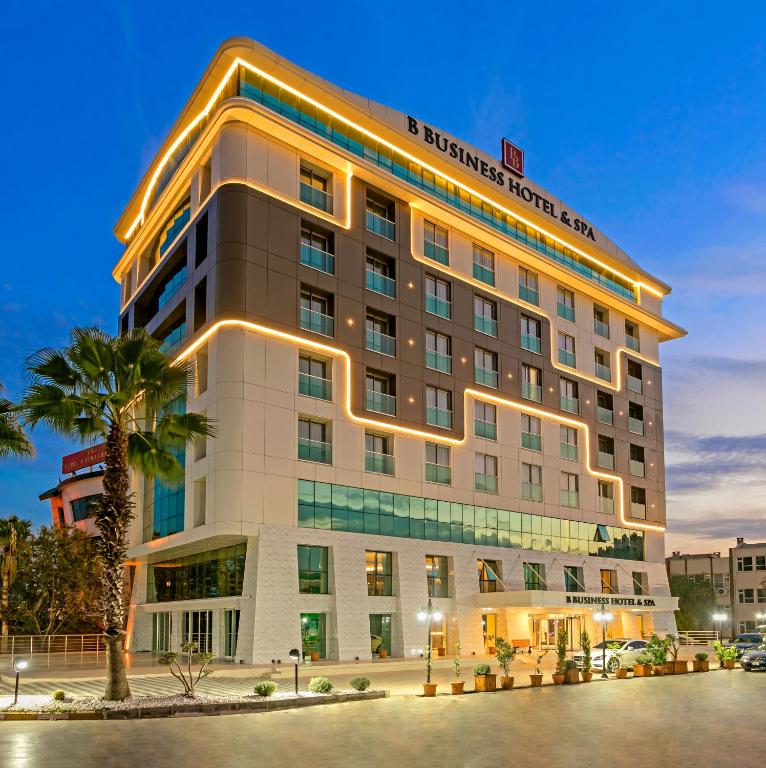 B Business Hotel & Spa - Antalya Lufthavnstransport