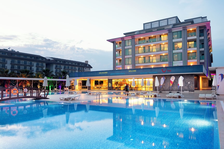 FUN&SUN FAMILY Life Belek - Antalya Lufthavnstransport